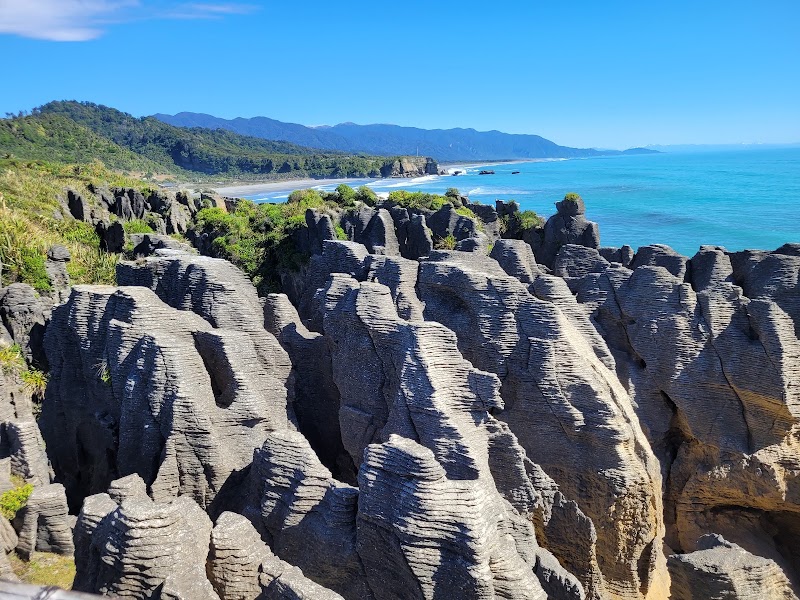 Pancake Rocks and Blowholes — Coastal walk — The Two Passes — New Zealand