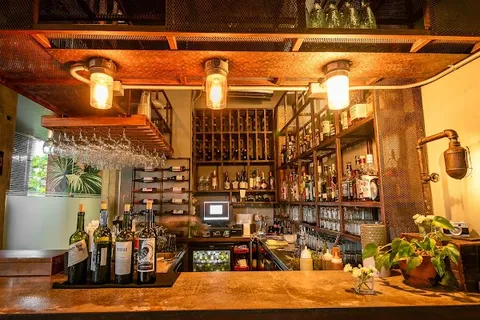 Graffiti Restro Café & Wine Bar — Fusion — Costa Rica: Parks & Wildlife — Costa Rica