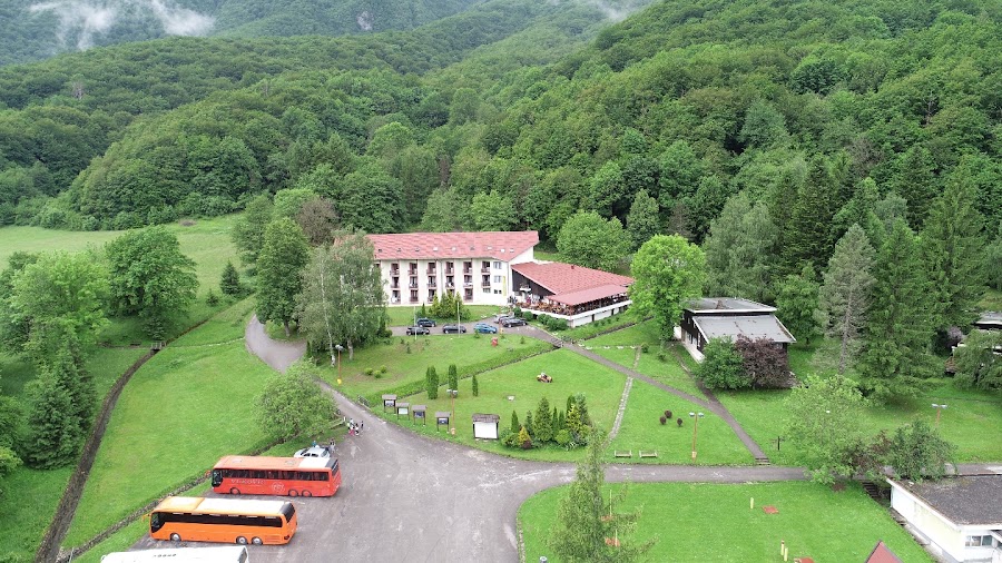 Restoran Mladost Tjentište — Bosnian — Sarajevo to Mostar and Sutjeska — Bosnia and Herzegovina