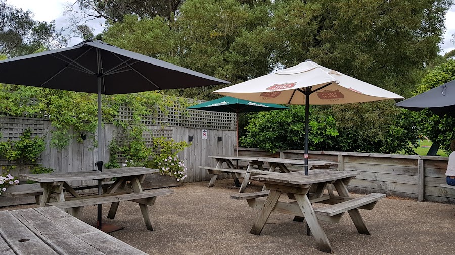 Fish Creek Hotel — Country pub meals — Gippsland & Wilsons Promontory — Australia