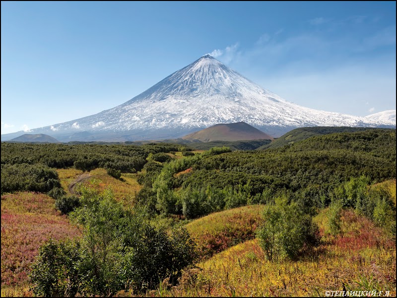 Klyuchevskaya group public viewpoint — Viewpoint — Central Kamchatka Volcano Road: Petropavlovsk-Kamchatsky to Klyuchi — Russia