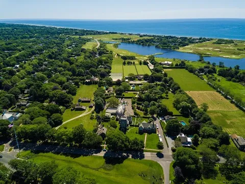 East Hampton — City — Manhattan–Montauk–North Fork–Brooklyn — United States