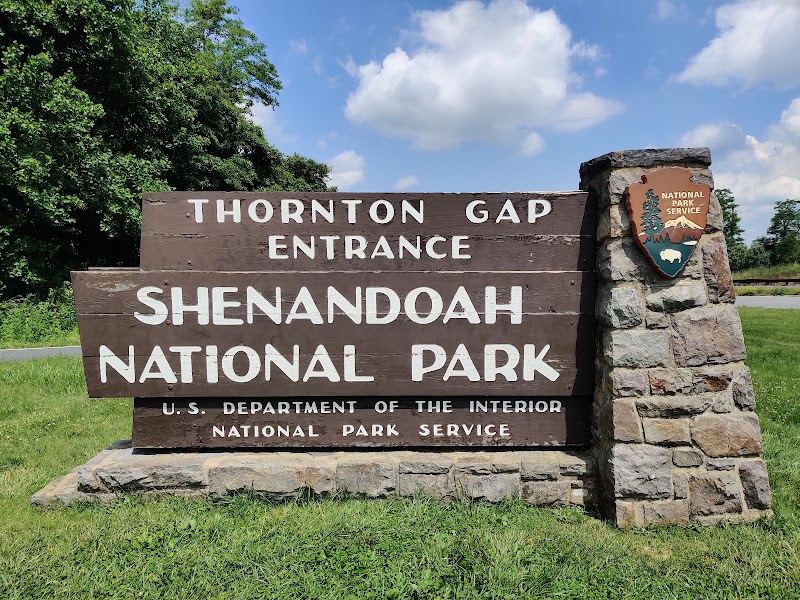 Thornton Gap Entrance Station — Landmark — Skyline Drive — United States