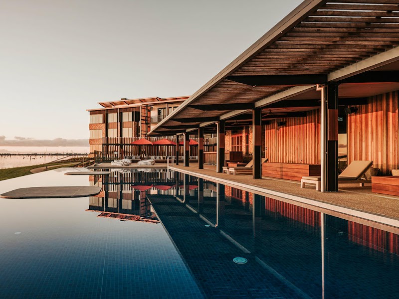 The Sebel Yarrawonga Sunset Bar — Hotel dining — Along the Murray River — Australia