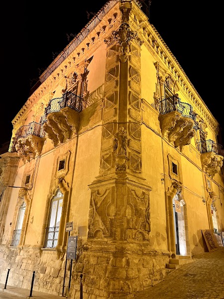 Palazzo Beneventano — Baroque architecture — Baroque Southeast Sicily — Italy
