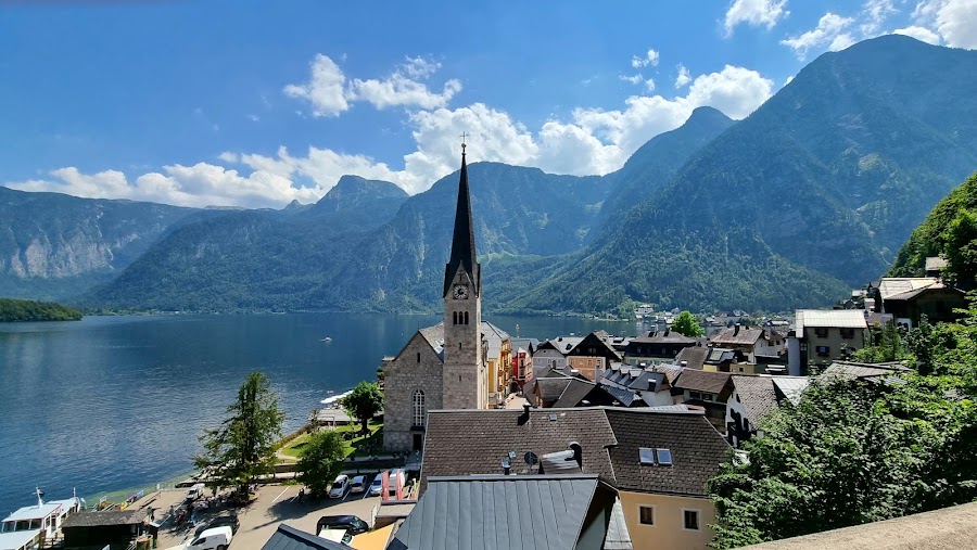 Hallstatt village and lakefront — UNESCO village — Austria Cities and Lakes Crossing — Austria