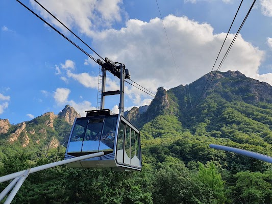 Explore Seoraksan cable car and trails