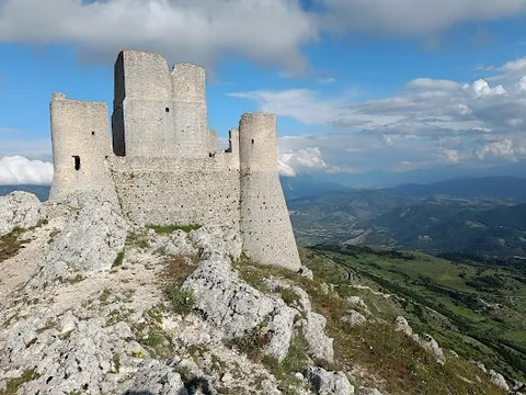 Rocca Calascio — Castle walk — Abruzzo Highlands — Italy