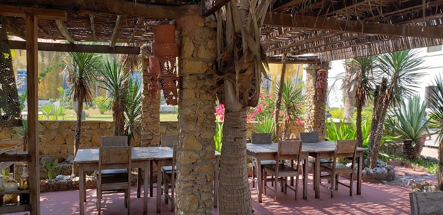 Relíquias Restaurant — Mozambican — Mozambique EN1 Coastal Route — Mozambique