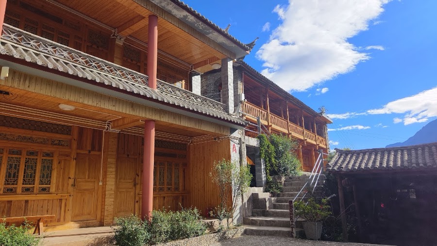 Tina's Guesthouse Restaurant — Simple Yunnan and Naxi dishes — Dali Lijiang Shangri-La Route — China
