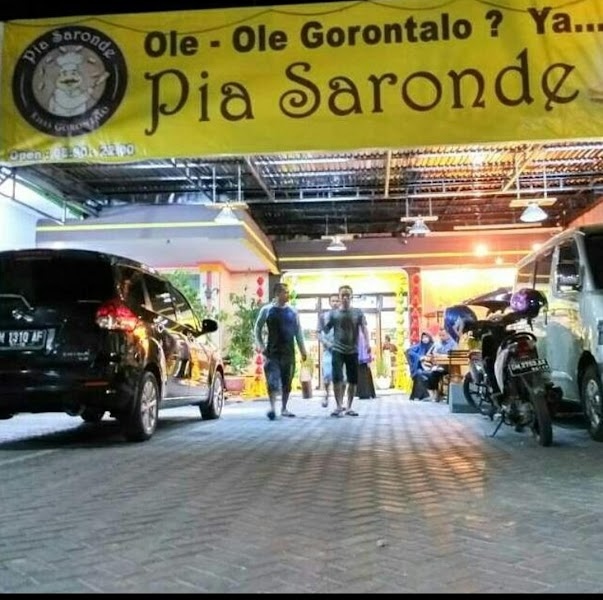 Pia Saronde — Bakery — Sulawesi Highlands Tana Toraja to Bunaken — Indonesia
