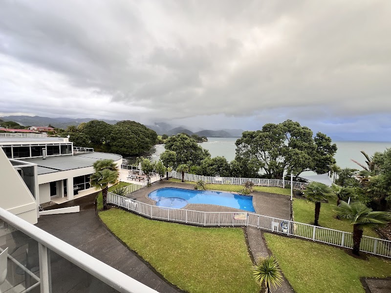 Te Kaha Beach Hotel restaurant — Hotel dining — Pacific Coast Highway, New Zealand — New Zealand