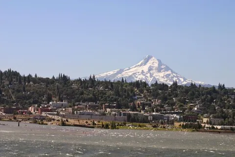 Hood River — Arrival — Historic Columbia River Highway — United States
