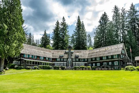 Lake Quinault Lodge — Food & Drink — Seattle–Olympic Peninsula Circuit — United States