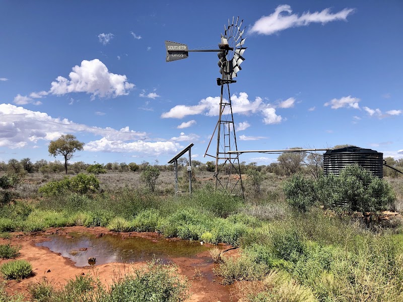 Warburton — City — Gunbarrel Highway and Great Central Road to Uluru — Australia