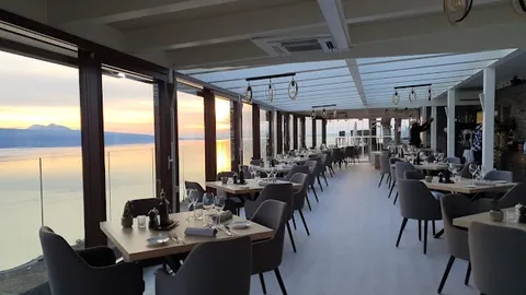 Le Deck — Swiss lakeshore — Lavaux Vineyards — Switzerland