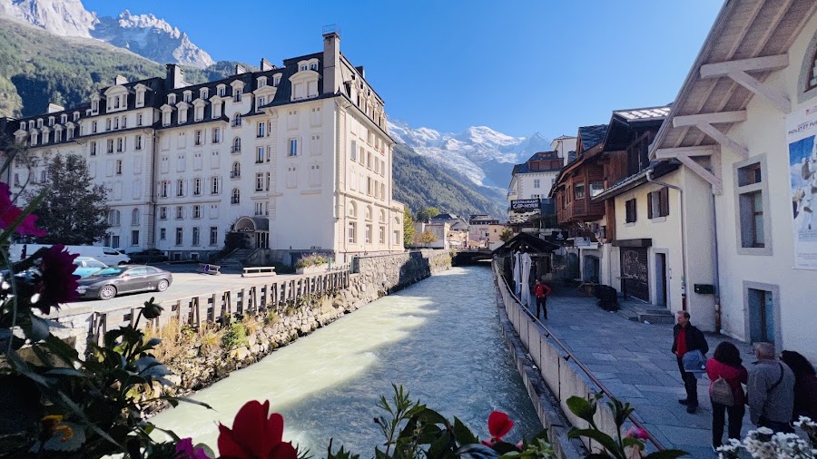 Chamonix — City — Tunnel du Mont-Blanc — Switzerland / France / Italy