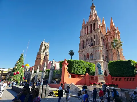 Parroquia de San Miguel Arcángel — church — Mexico's Colonial Heartland — Mexico