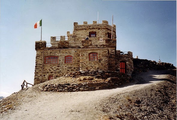 Three Language Corner