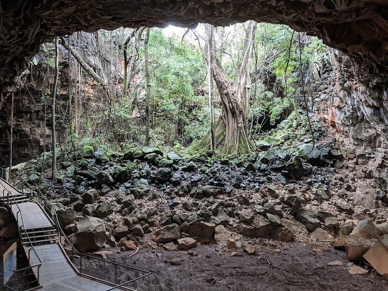 Undara lava tubes tour — Booked geology tour — Savannah Way — Australia