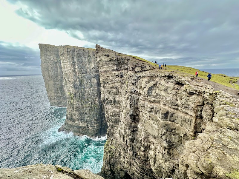 Sørvágsvatn and Trælanípa hike — Controlled hike — Faroe Islands Weather-Flex Drive — Faroe Islands