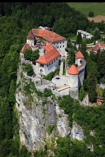 Bled Castle and lake shore — Castle and lake — Highlights of Slovenia — Slovenia