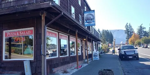 Cascade Locks Ale House — Pub and burgers — Historic Columbia River Highway — United States
