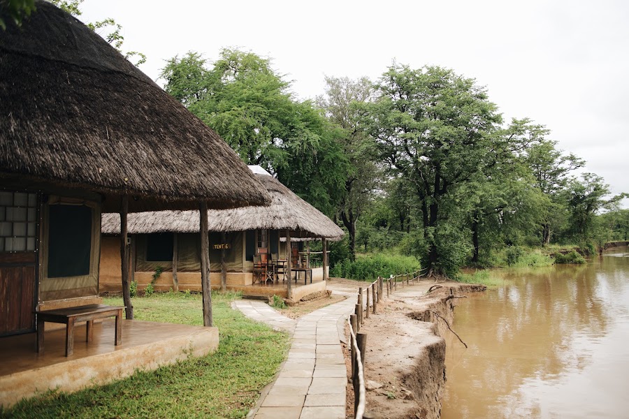 Wildlife Camp restaurant and meal plan — Lodge dining — Great East Road — Zambia