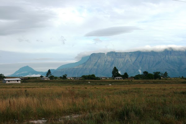Kavanayén church and community