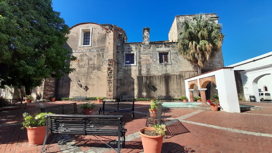 Walk the Zona Colonial