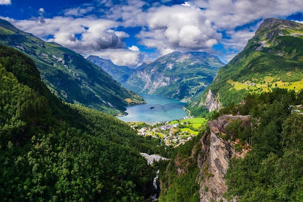 Flydalsjuvet Viewpoint