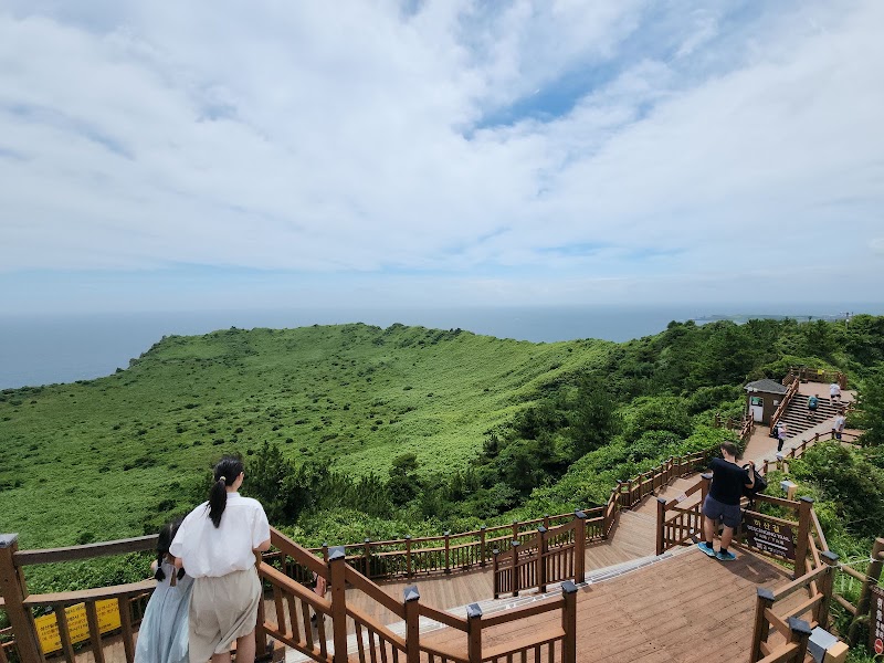 Seongsan Ilchulbong summit path — Volcanic Landscape — Jeju Island Circuit — South Korea