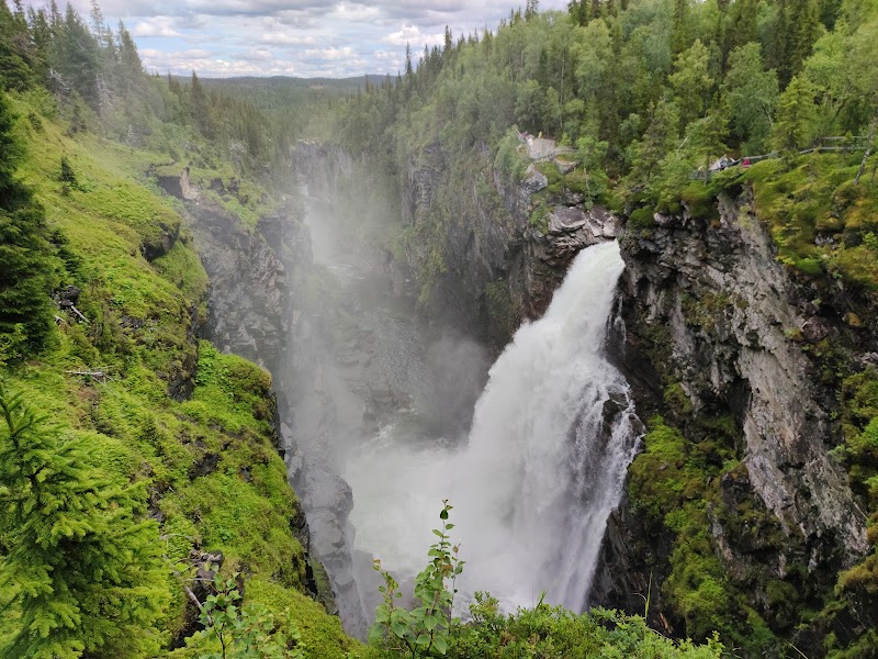 Hällingsåfallet viewpoint trail — waterfall hike — Vildmarksvägen Wilderness Road — Sweden