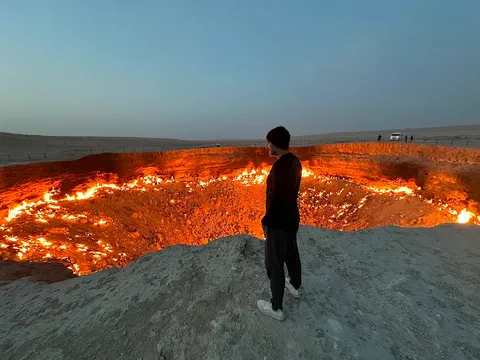 Darvaza Gas Crater — Landmark — Turkmenistan: Gates of Hell — Turkmenistan