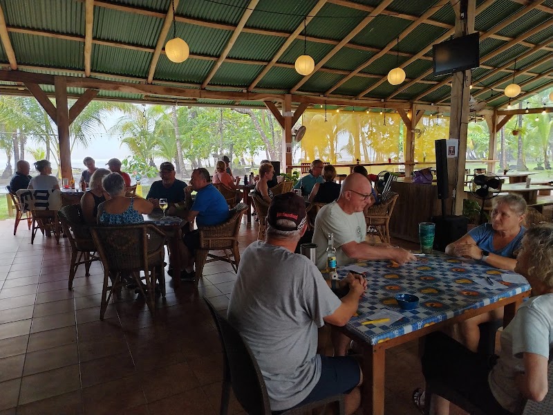 Los Delfines Restaurant — Costa Rican seafood — Серф-берег полуострова Никоя — Коста-Рика