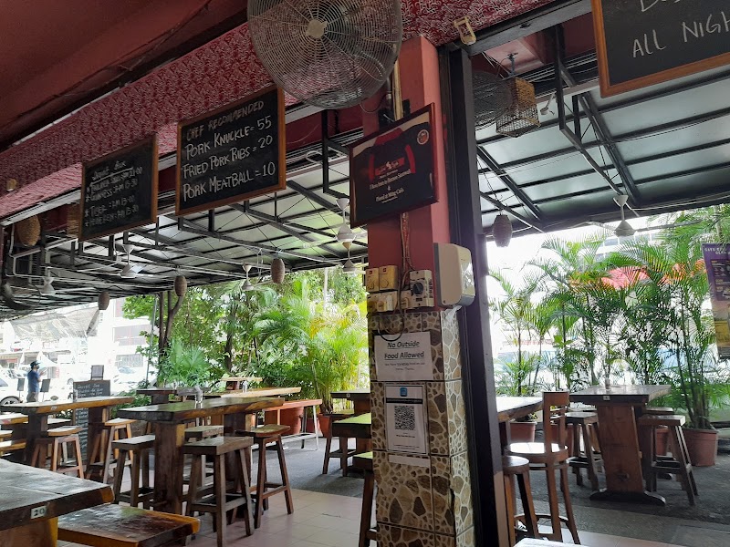 Ming Cafe — Sarawakian and international — Sarawak Pan-Borneo Highway — Malaysia