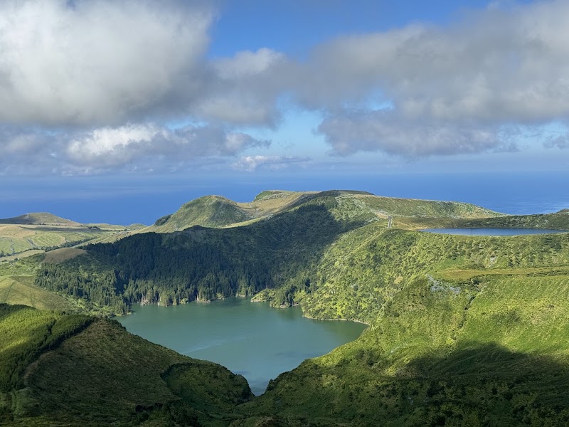 Miradouro das Lagoas: Negra and Comprida — Crater lakes — Castaway on Flores, Azores — Portugal