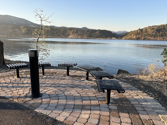 Walk the Hood River Waterfront Trail
