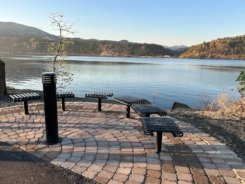 Walk the Hood River Waterfront Trail — scenic walk — Historic Columbia River Highway — United States