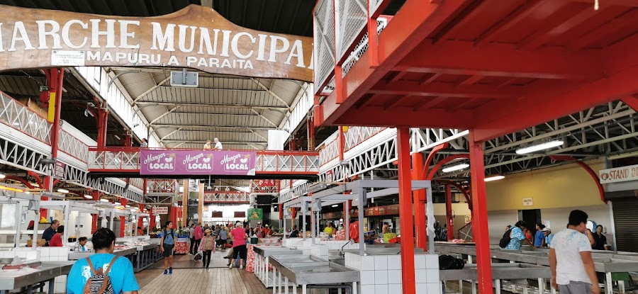 Marché de Papeete — local market food — Tahiti Island Circle Road — French Polynesia
