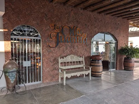 La Olla de Juanita — Peruvian — Pan-American Highway, Peru — Peru
