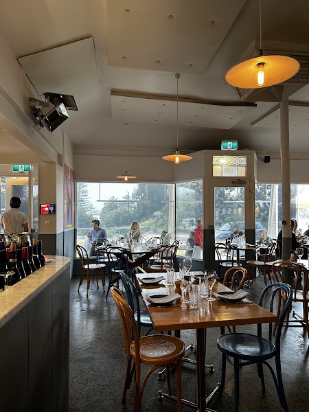 Ipsos Restaurant & Bar