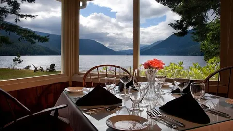 Lake Crescent Lodge Dining Room — American — Seattle–Olympic Peninsula Circuit — United States