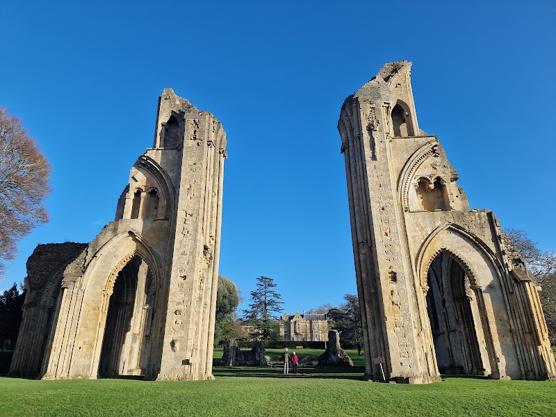 Glastonbury Abbey — Abbey — South West Explorer — England