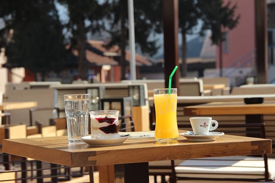 Caffe Pizzeria Mozart — Bosnian and pizza — Sarajevo to Mostar and Sutjeska — Bosnia and Herzegovina