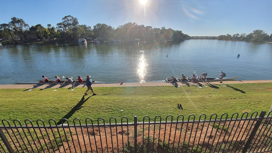 Mildura riverfront and local produce — River walk and food — Along the Murray River — Australia