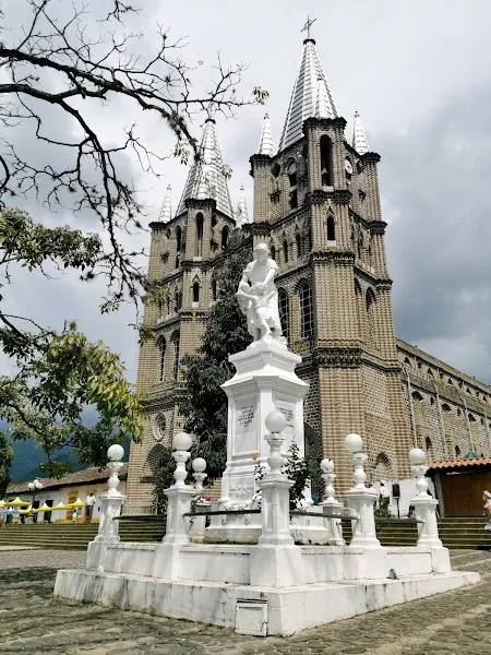 Jardín — City — Medellín to the Coffee Axis via Jardín and Salamina — Colombia