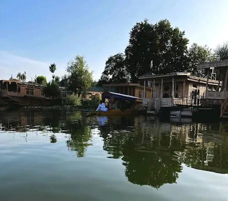 Srinagar — Departure — Srinagar–Leh–Manali Highway — India