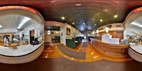 Frank Pepe Pizzeria Napoletana — Italian — Boston–Newport–Hartford–New Haven–New York — United States