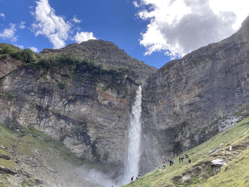 Sissu waterfall viewpoint — Valley viewpoint — Leh–Manali Highway — India